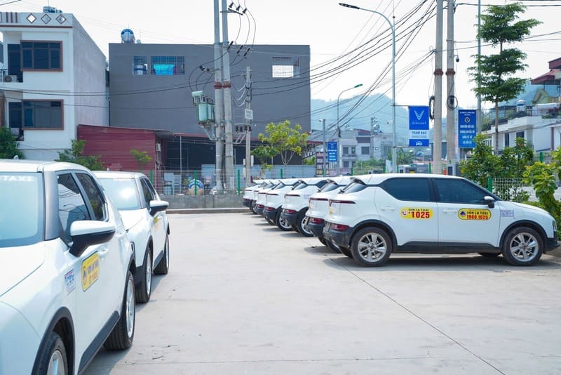Taxi Mộc Châu: Top 12 hãng xe uy tín & số điện thoại, giá cước